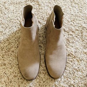 Robert Wayne Chelsea Boots